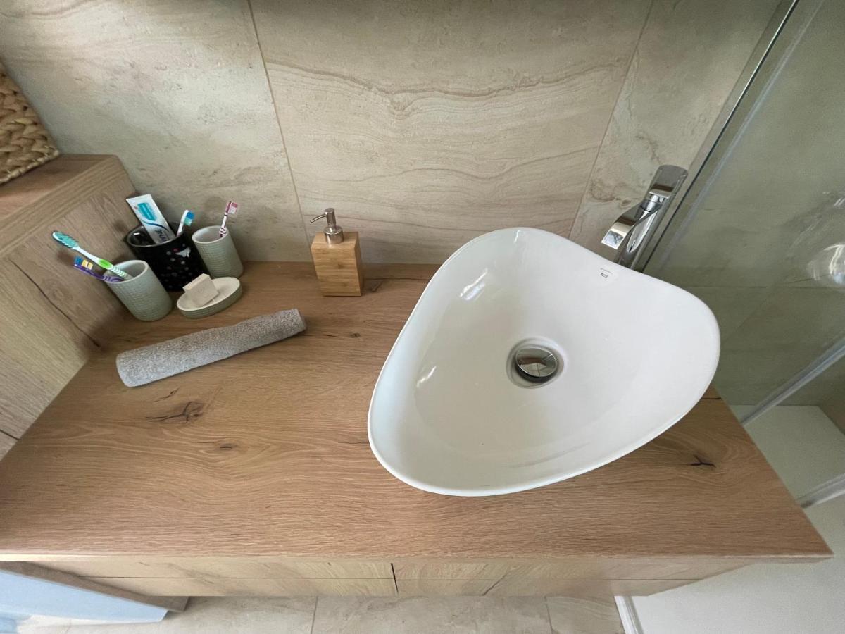 Fenyves Beach Apartman Delux Balatonfenyves Exteriör bild